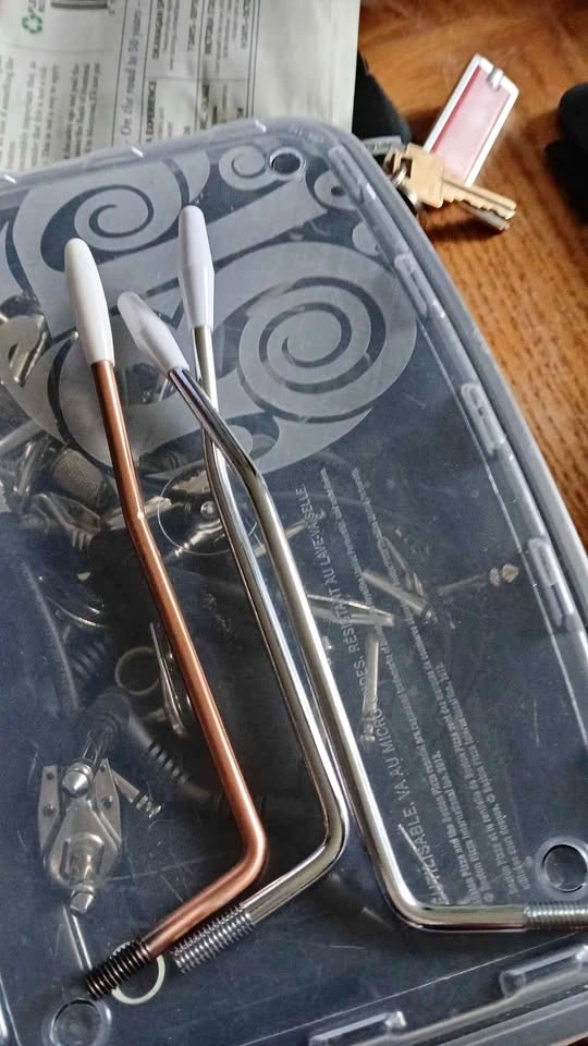 Tremolo arms