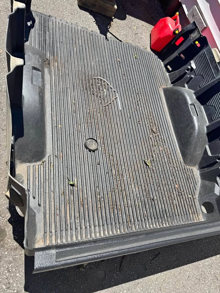 Truck bed liner