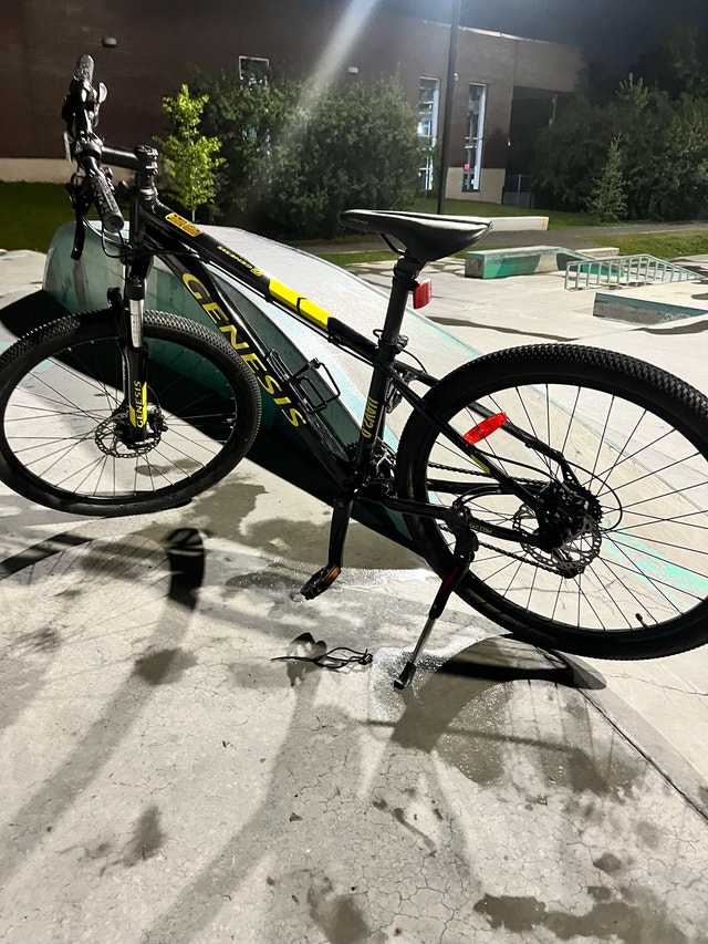 Genesis UAV 2.0 Mountain Bike- 75% Off - photo 4