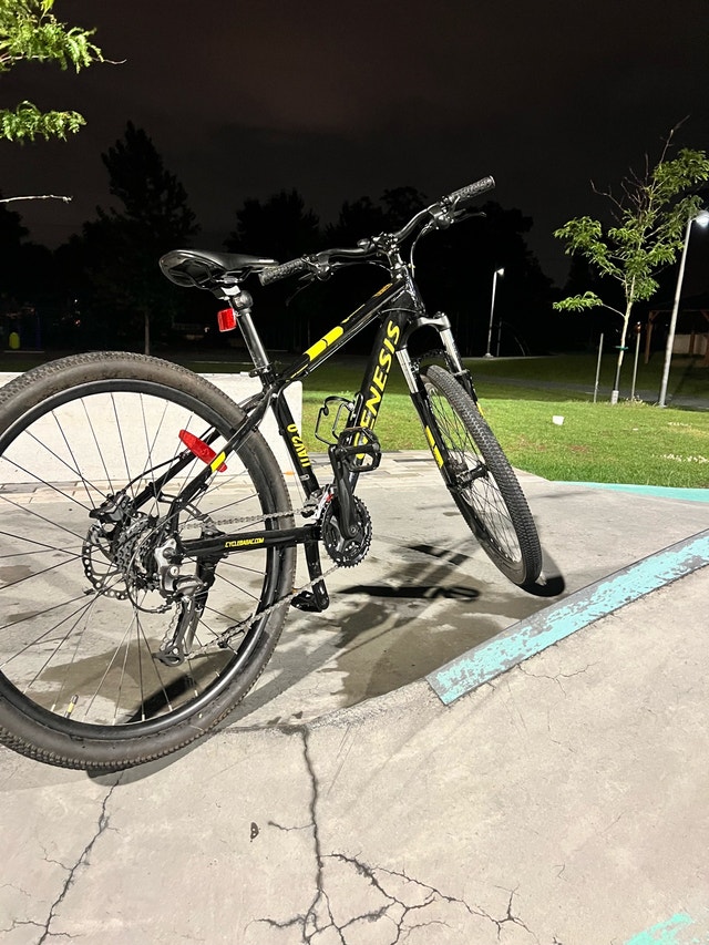 Genesis UAV 2.0 Mountain Bike- 75% Off - photo 5