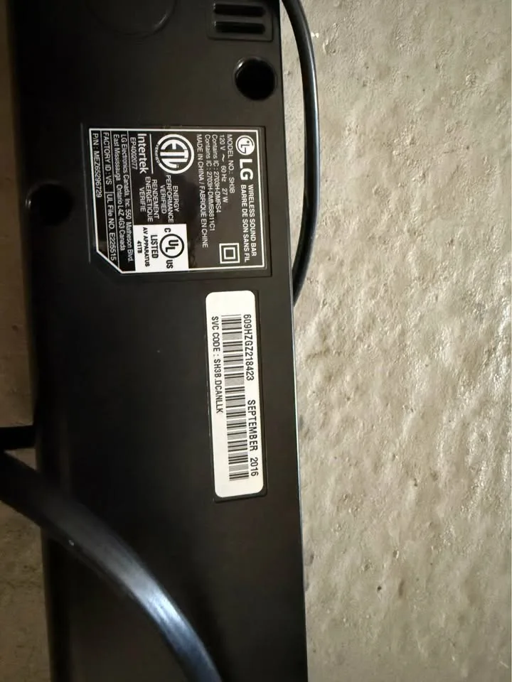 Samsung LCD 32” tv with LG soundbar image indicator(4)