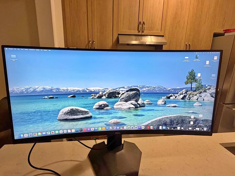 34" Curved UltraWide Monitor | Dell | 144 Hz | 3440 x 1440 WQHD