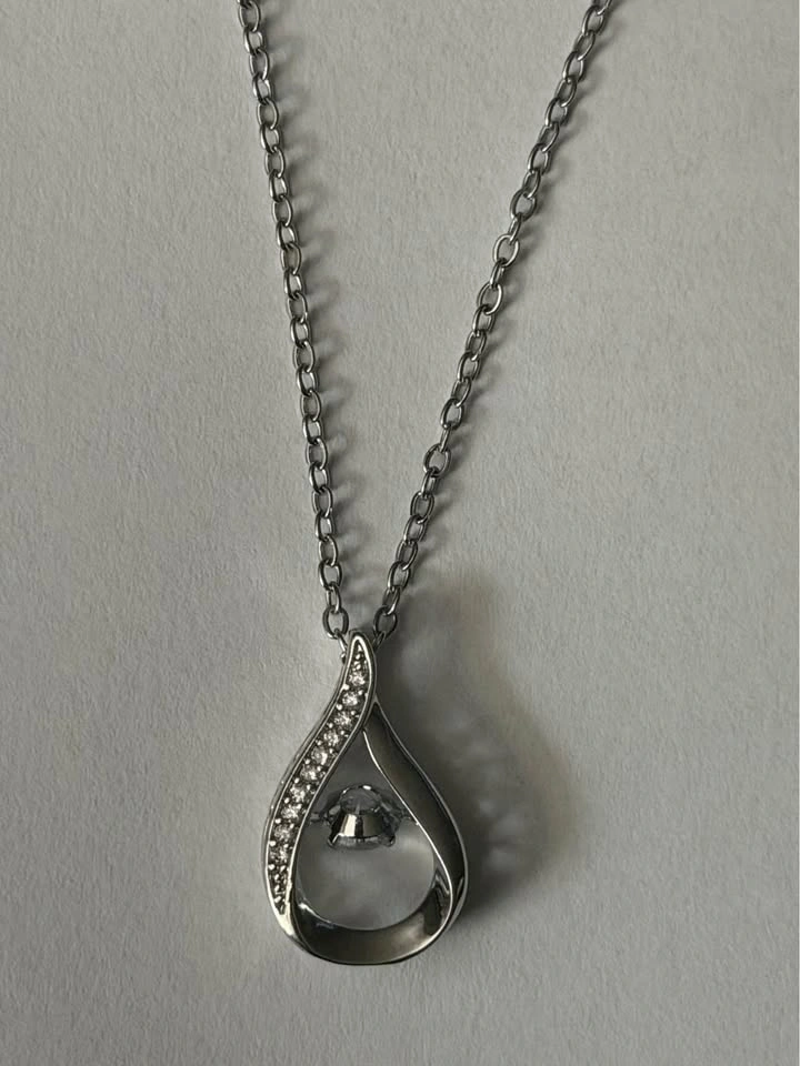 Brand New Sterling Silver Teardrop Moissanite Necklace 18 inch - photo 4