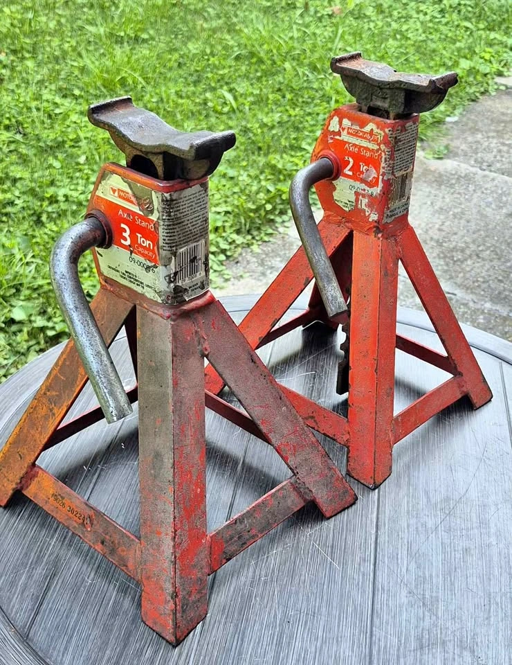 MotoMaster Jack Axle Stands