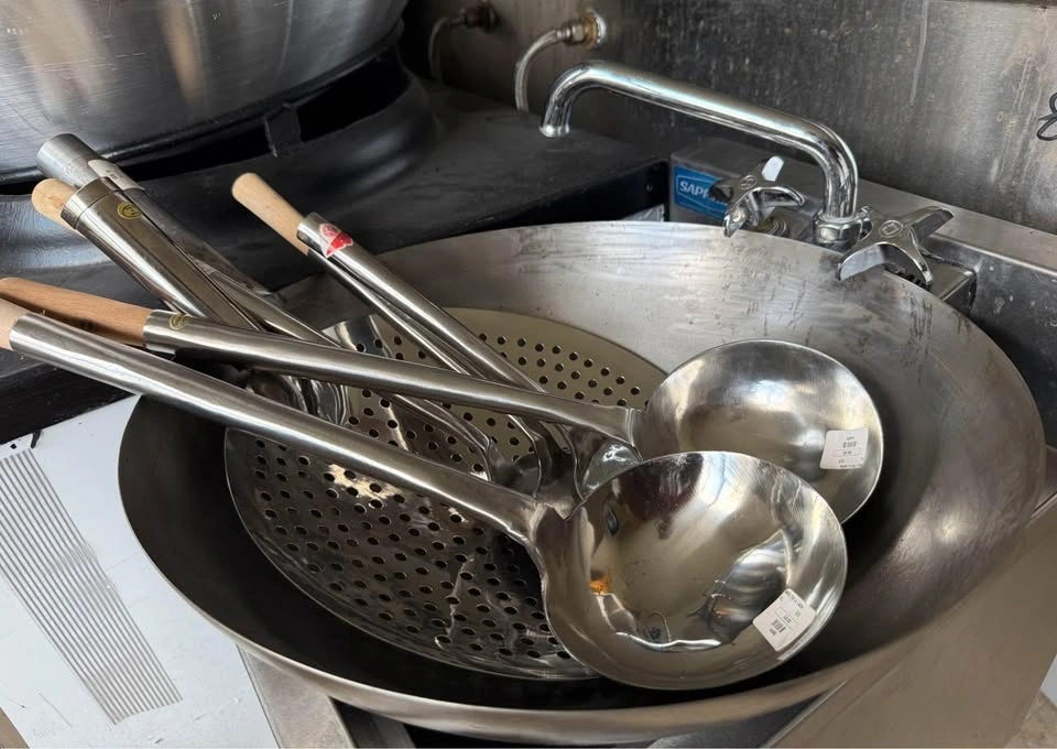 Wok Pan 16”, strainer, ladles and spatulas Bundle - photo 4