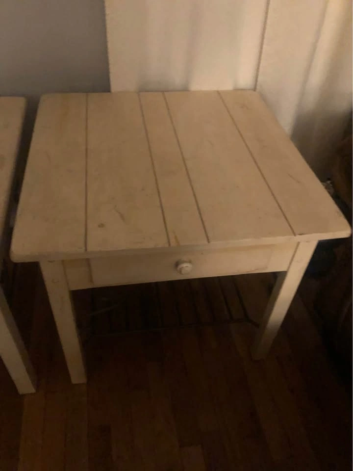 2 White End Tables - photo 2