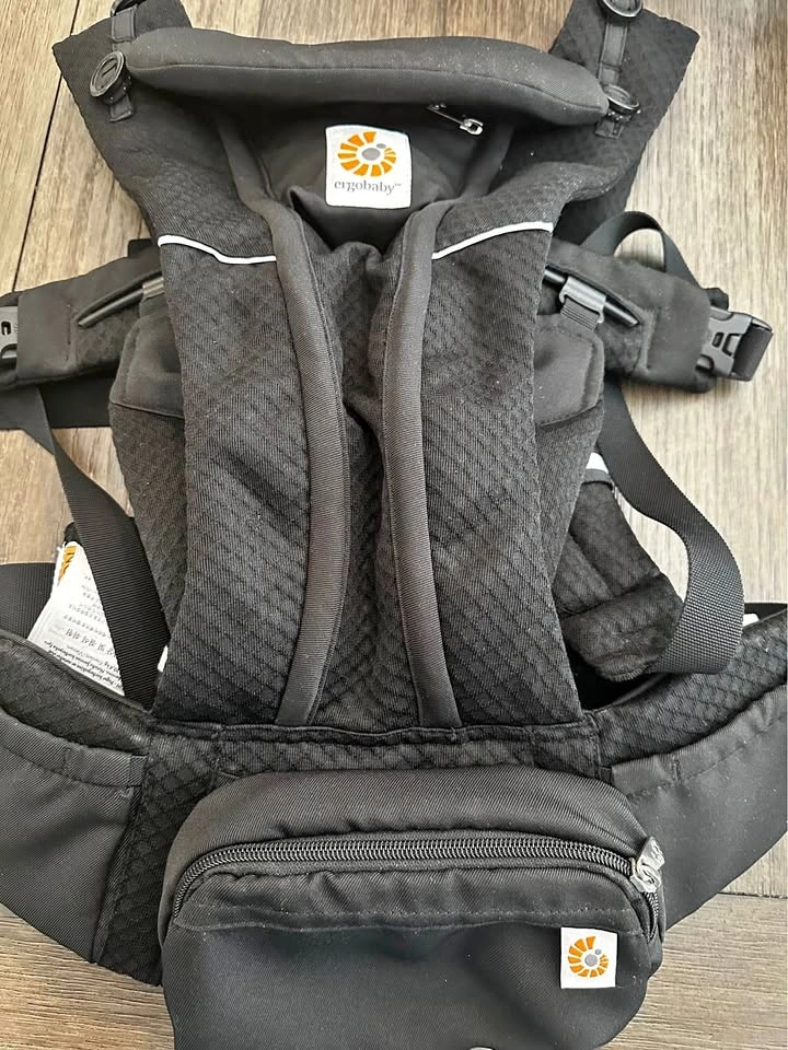 Ergobaby Omni 360 Baby Carrier – Like New, Used 4 Times