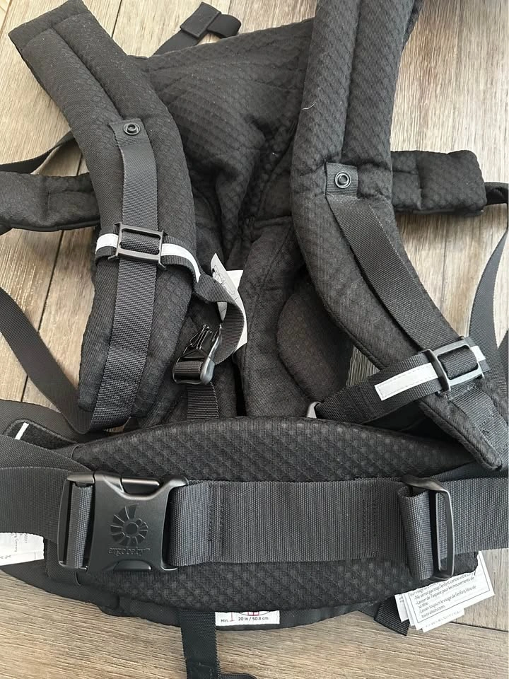 Ergobaby Omni 360 Baby Carrier – Like New, Used 4 Times - photo 2