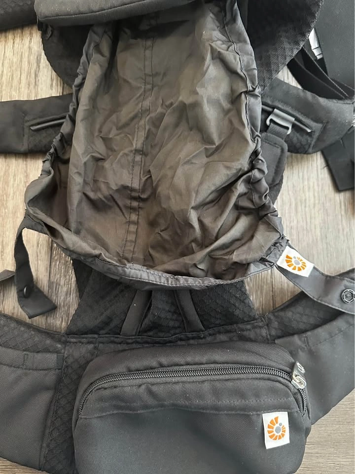 Ergobaby Omni 360 Baby Carrier – Like New, Used 4 Times - photo 3