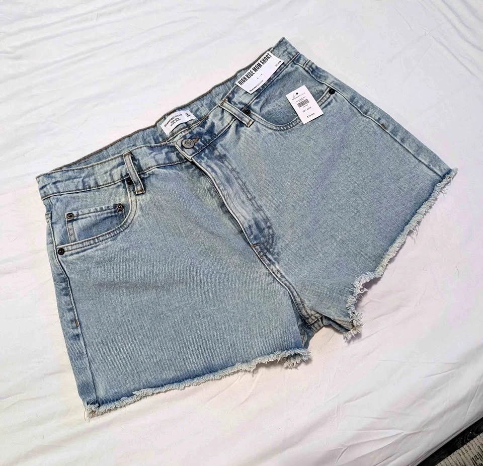 Bluenotes new with tags denim shorts
