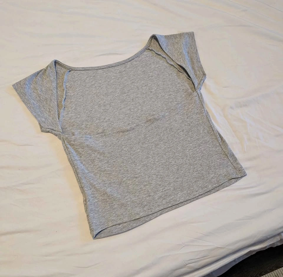 Open back grey short sleeve top