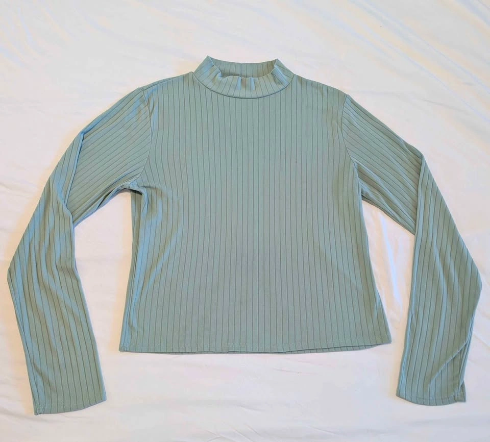 Sage Green cropped long sleeve top - photo 2