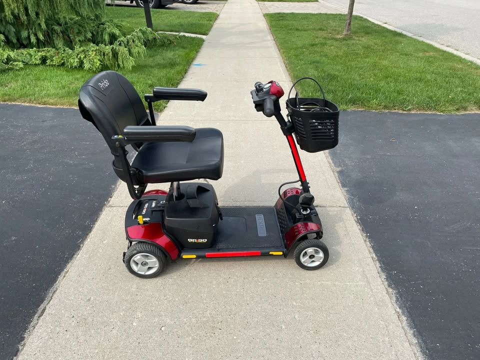 Pride Go Go Elite Traveller portable mobility scooter - photo 2