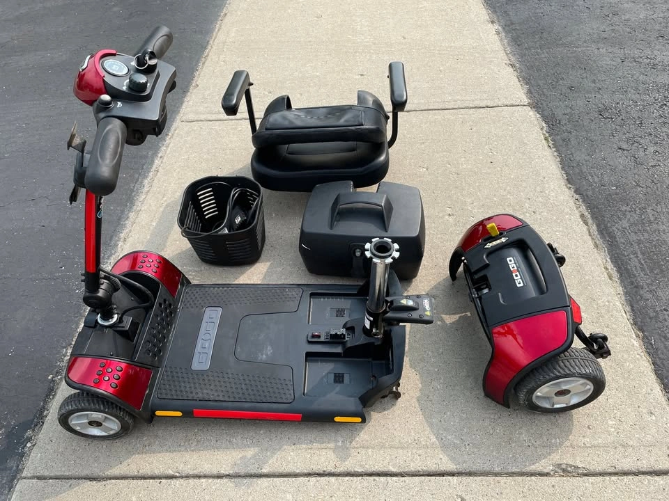 Pride Go Go Elite Traveller portable mobility scooter - photo 4
