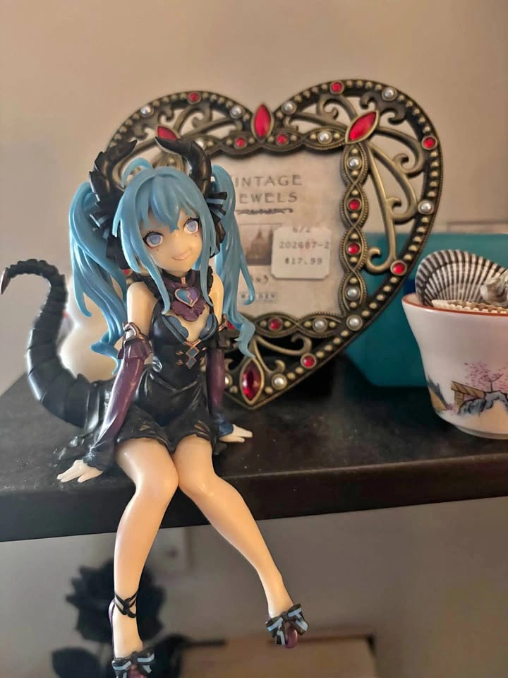 MIKU ANIME FIGURE