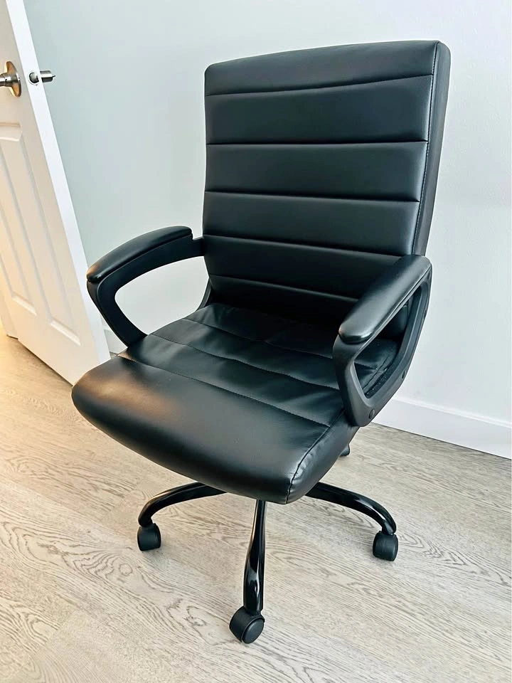 Like New Office Chair / Desk Chair