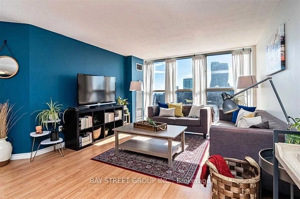 2 beds 2 baths Flat