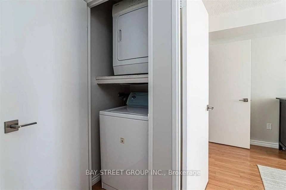 2 beds 2 baths Flat - photo 5