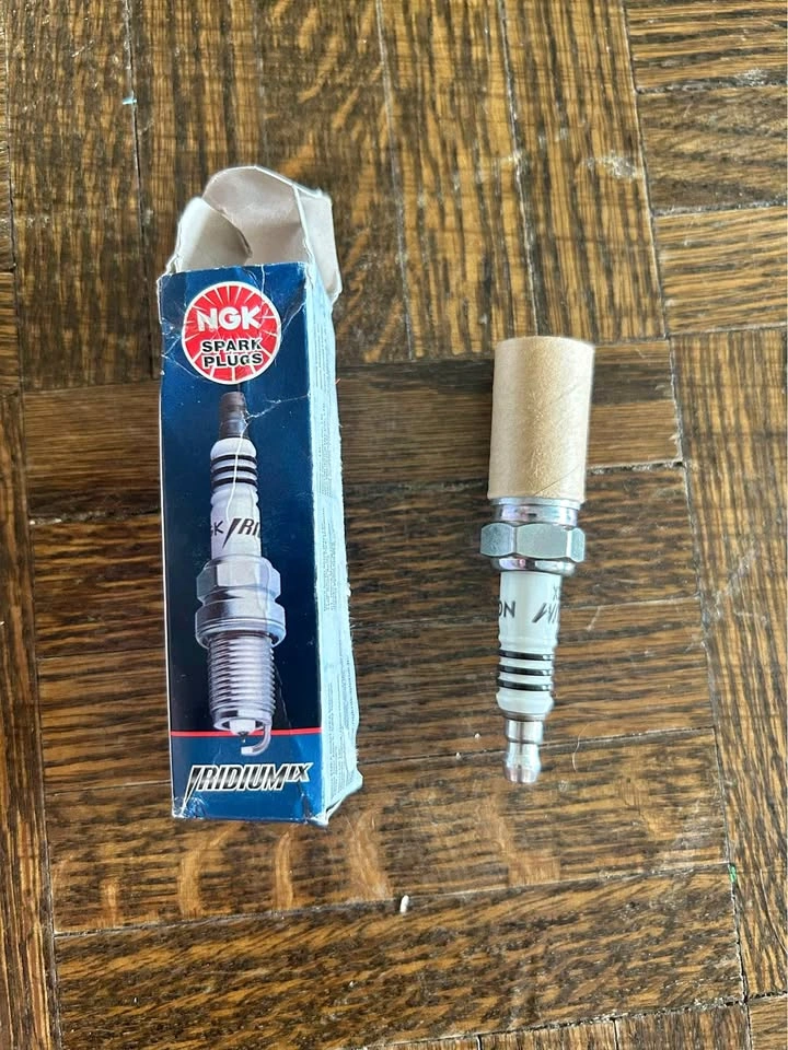 NGK Iridium IX Spark Plug CR8EIX 4218