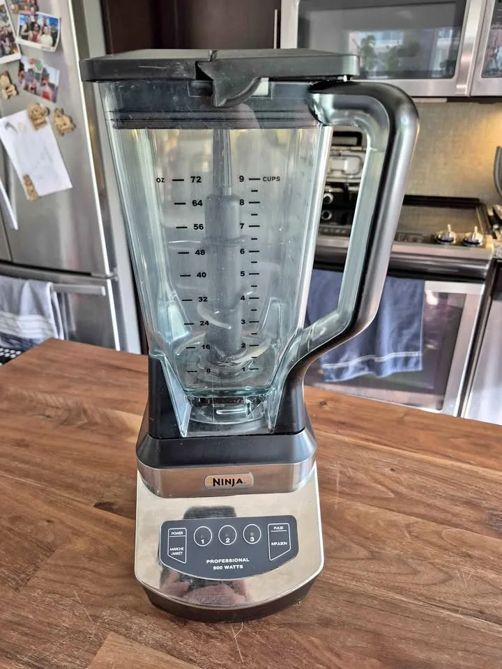 Ninja NJ600WMC Professional Blender, 72 oz Pitcher, Black/Silver