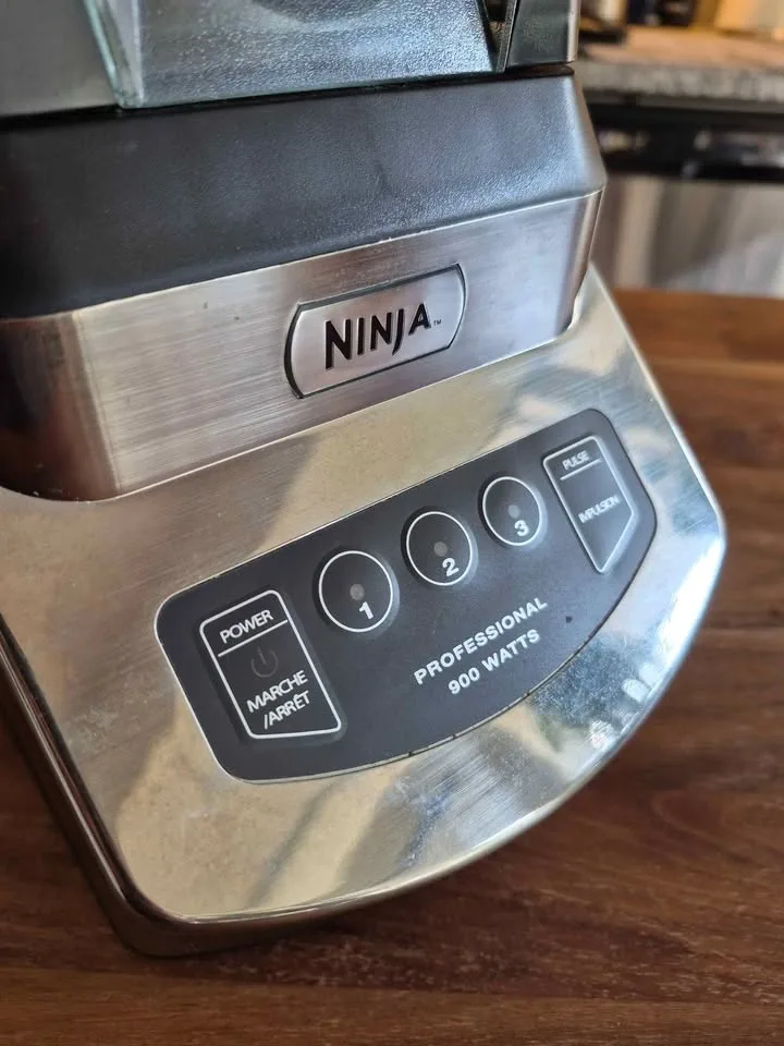 Ninja NJ600WMC Professional Blender, 72 oz Pitcher, Black/Silver - photo 3