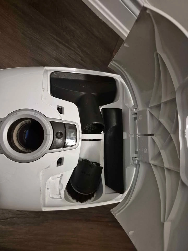 Miele Complete C3 Excellence PowerLine Vacuum - photo 3