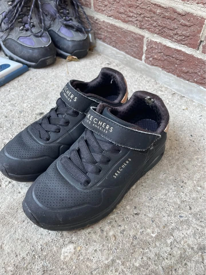Skechers Los Angeles Black Sneakers Kid’s Size US 13 - photo 2