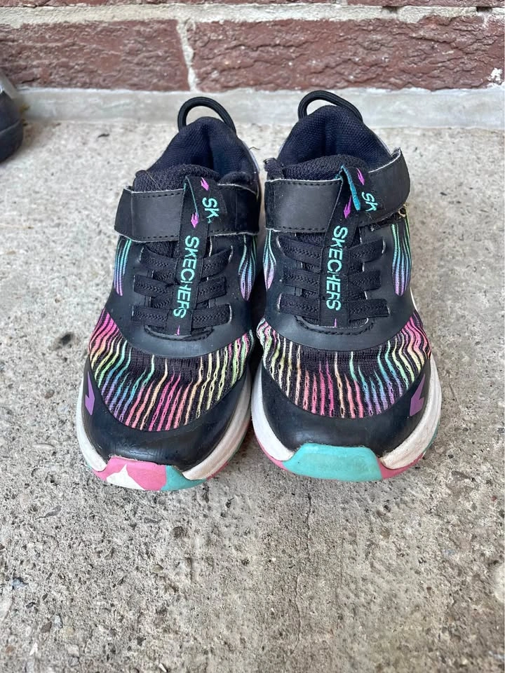 Skechers Girls Rainbow Sneakers Kid’s Size US 12
