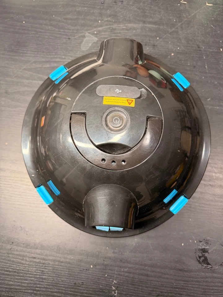 Y10 Cordless Robotic Pool Cleaner - photo 2