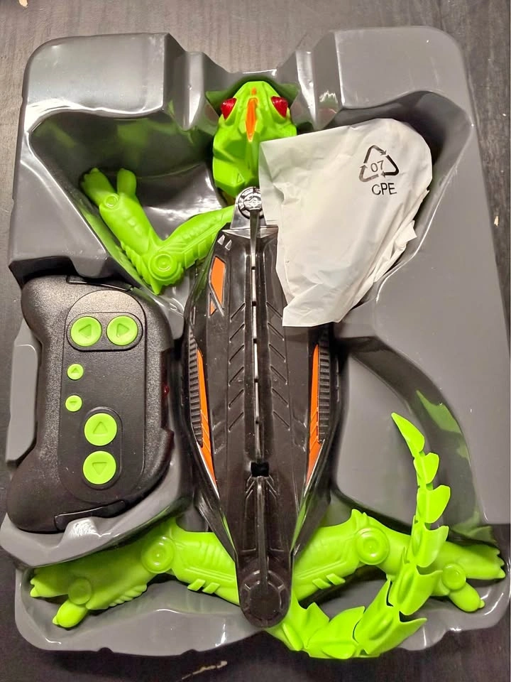 Goody King Wall-Climbing Gecko with LED Light