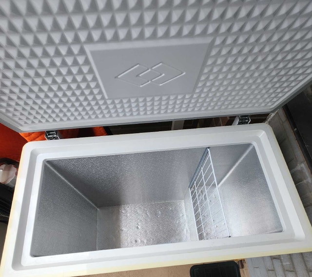 Premiere Chest Freezer - photo 3