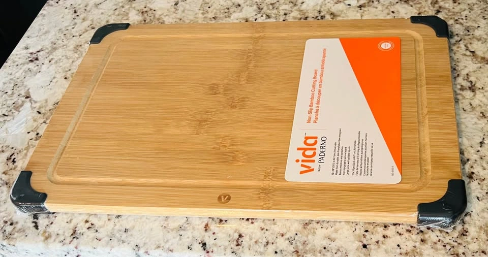 New/Sealed Vida by Paderno Bamboo Cutting Board, Non-Slip, 12” x - photo 3