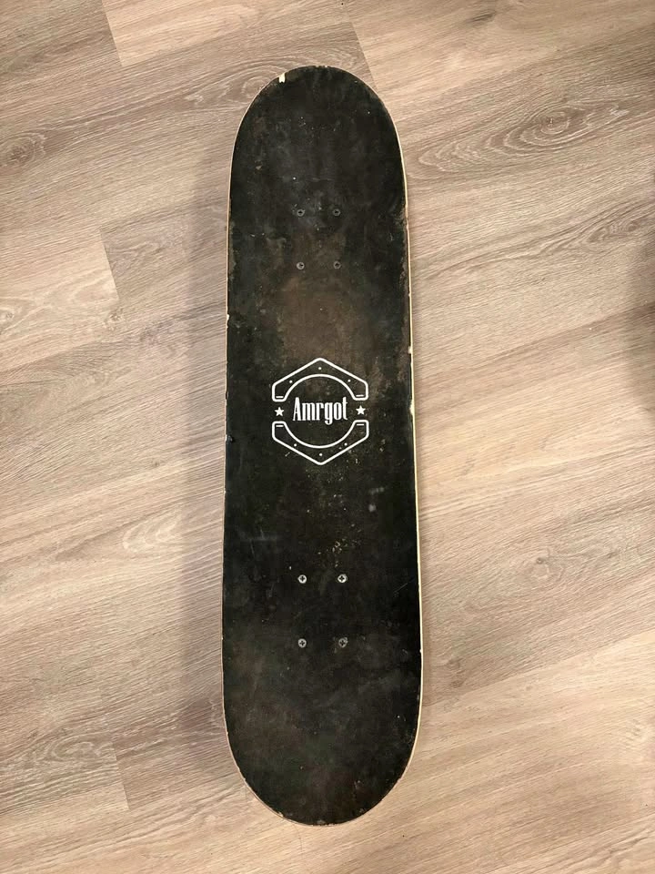 Amrgot Skateboard