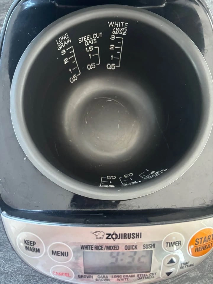 Zojirushi NS-LGC05 Rice Cooker - photo 2