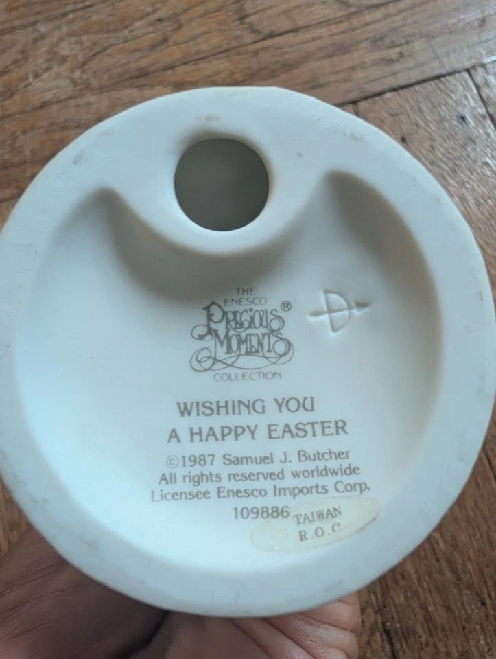 1987 Precious Moments "Wishing You a Happy Easter" figurine - photo 2