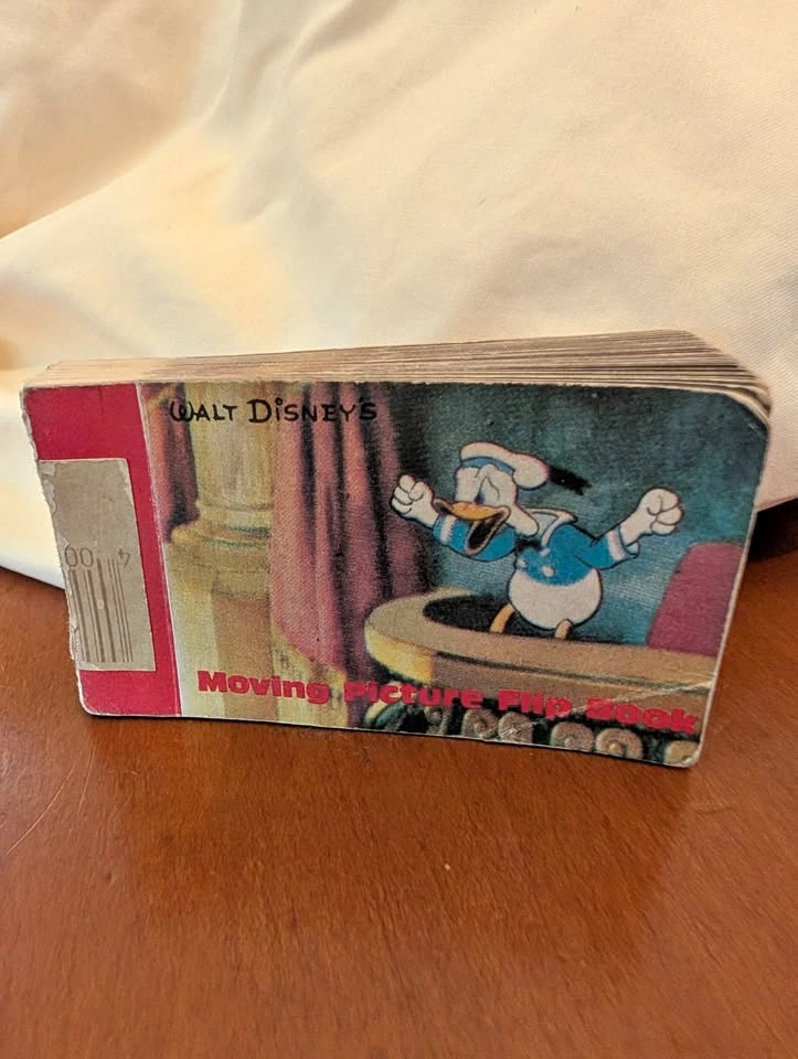 Vintage 1986 Walt Disney moving picture flipbook flip book