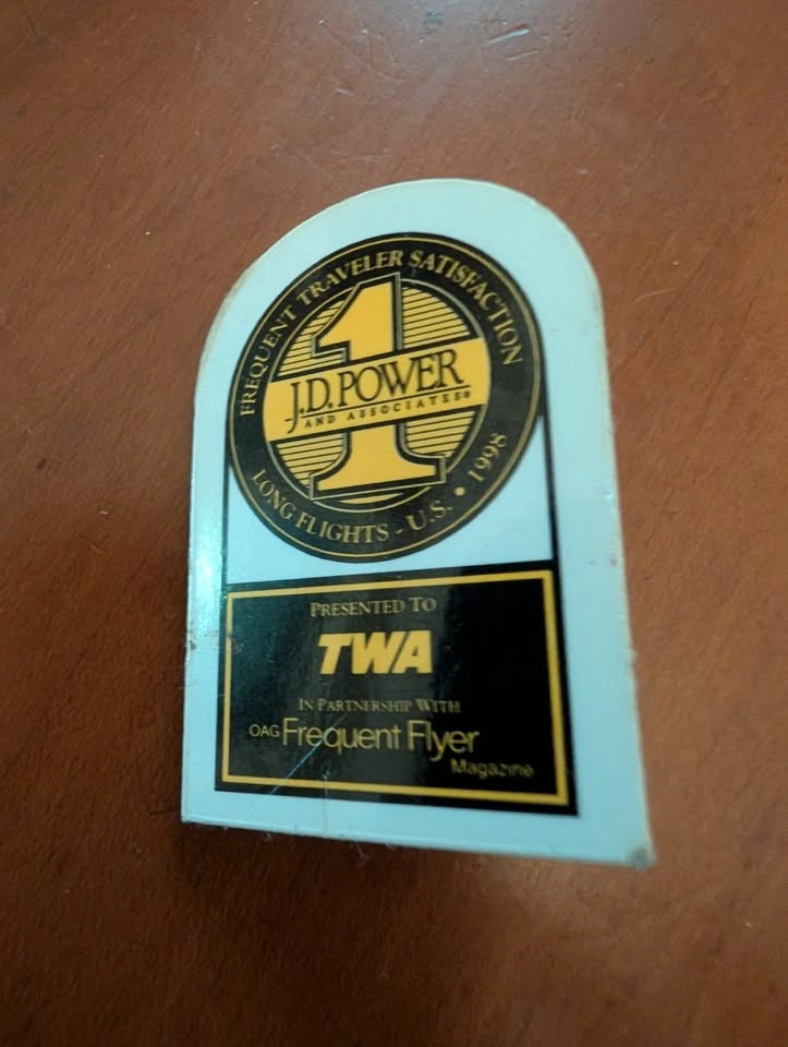 Vintage TWA pin - photo 3