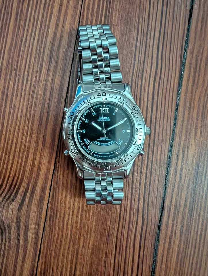 Vintage Armitron Men's Analog Watch Water Resistant Silver Toned