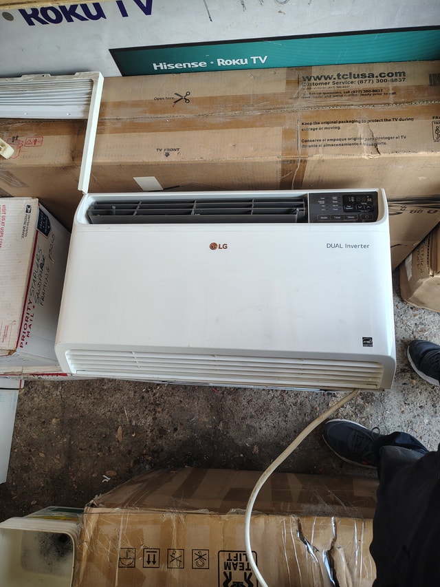 LG 14000 BTU Air Conditioner Dual Inverter 800sqft - photo 2