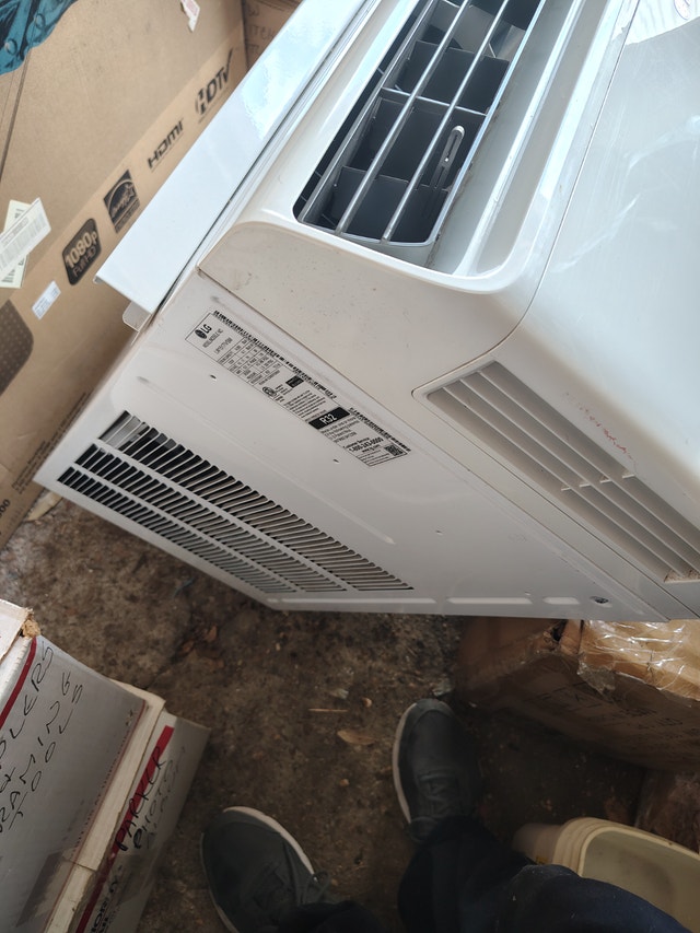 LG 14000 BTU Air Conditioner Dual Inverter 800sqft - photo 4
