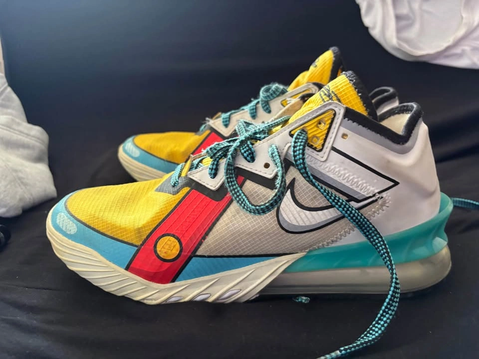LeBron 18 Low Stewie Griffin - photo 2