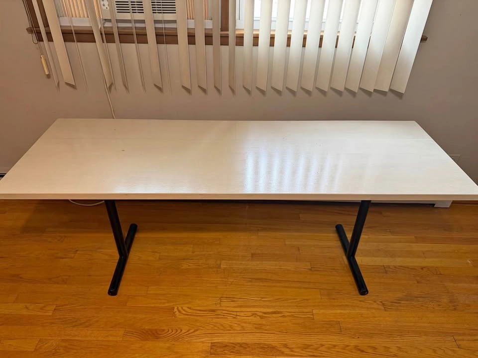 Folding table