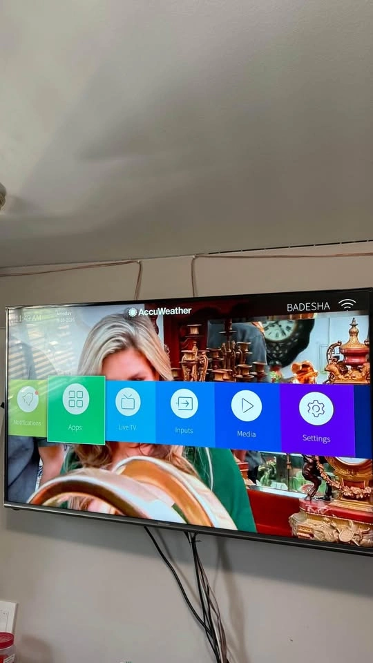 Hisense 50" 4K Smart TV - MOVING NEED GONE!! - photo 2