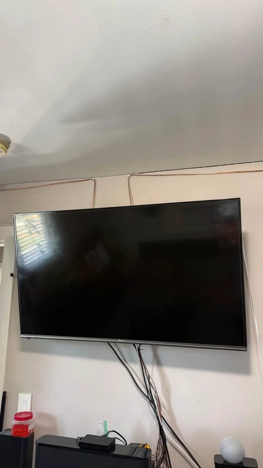 Hisense 50" 4K Smart TV - MOVING NEED GONE!! - photo 4