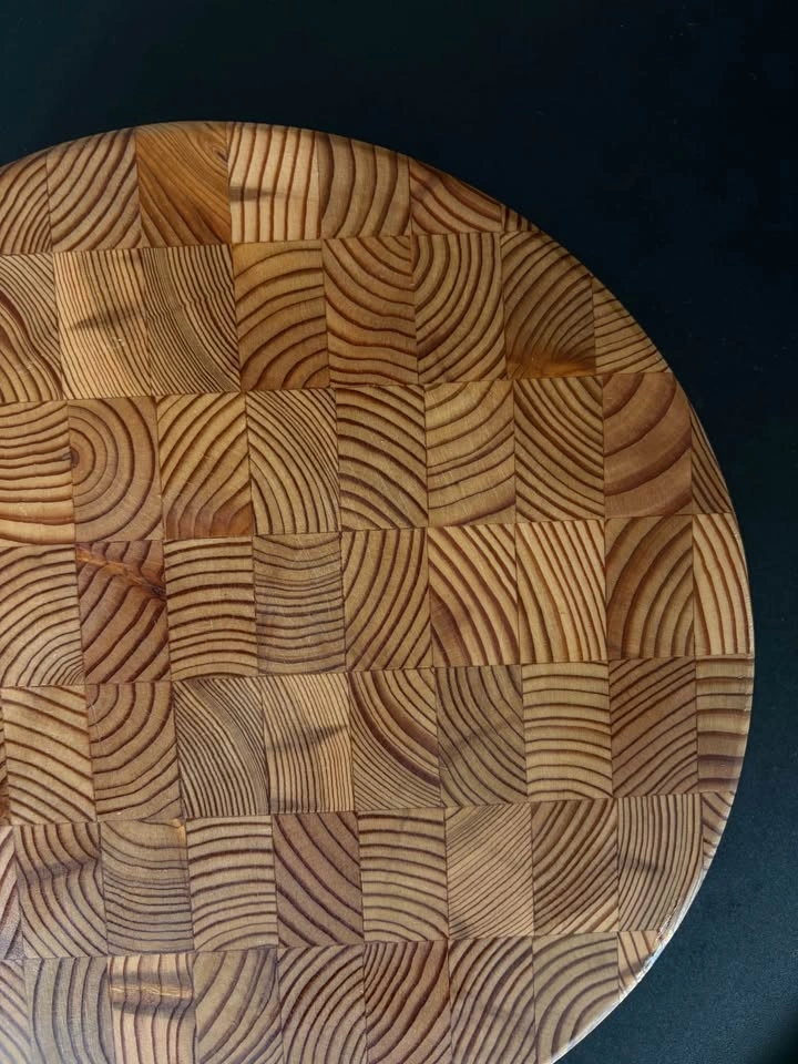 Larch Wood Round End Grain Cutting Board - photo 2