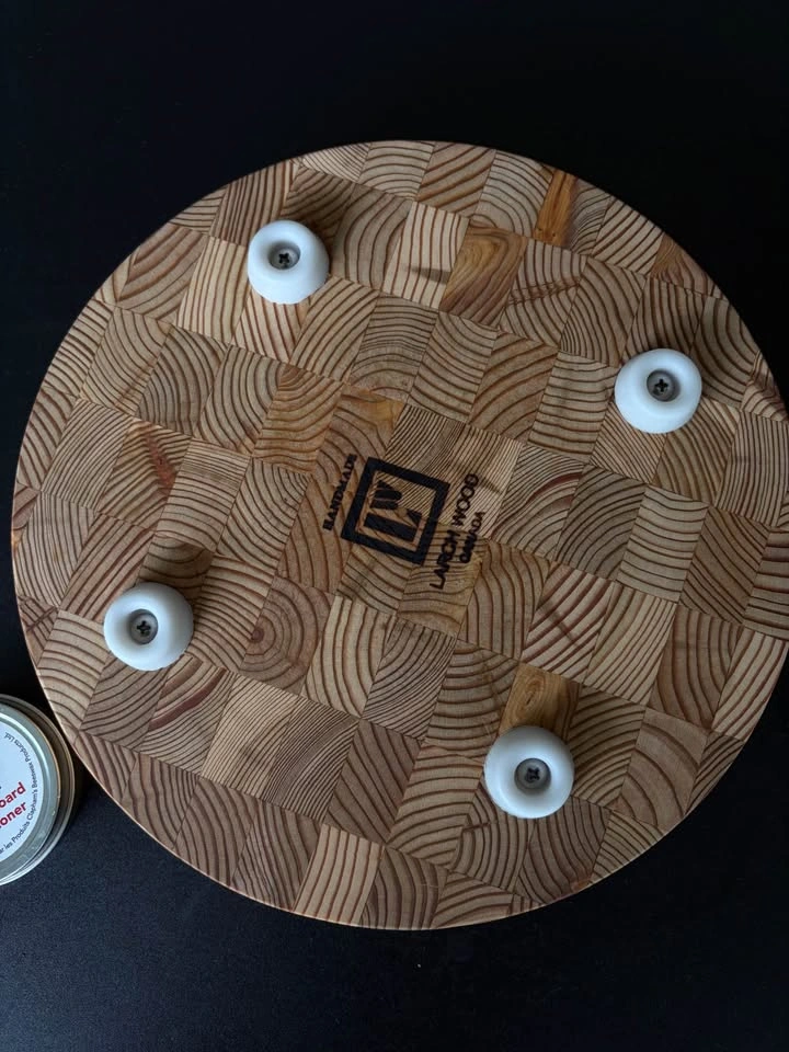 Larch Wood Round End Grain Cutting Board - photo 3