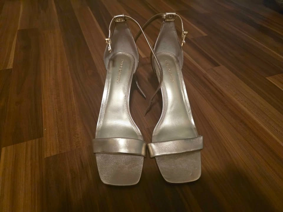 Vince Camuto Gold Heels - photo 2