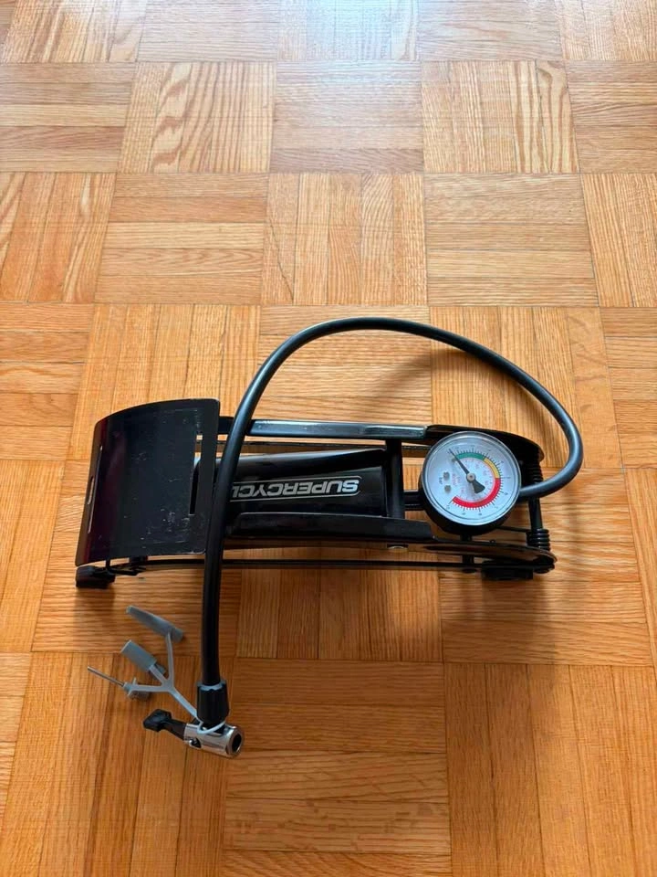 Bicycle Accessories Bundle – 2 Helmets & Supercycle Foot Pump - photo 2