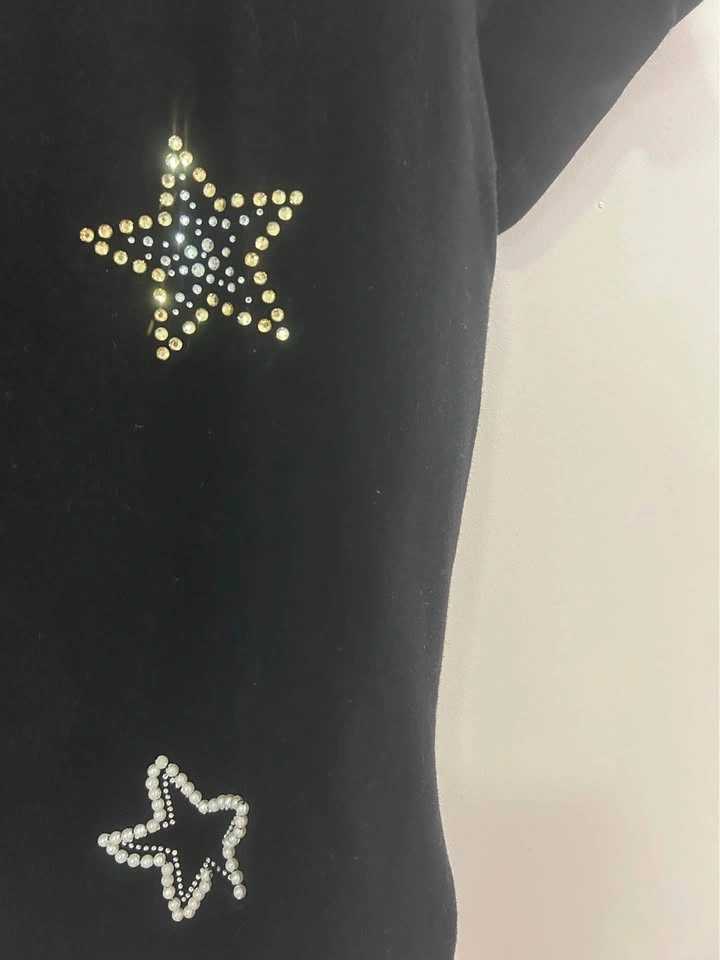 GUESS Los Angeles Black Fitted V-Neck Rhinestone Star Tee - photo 4