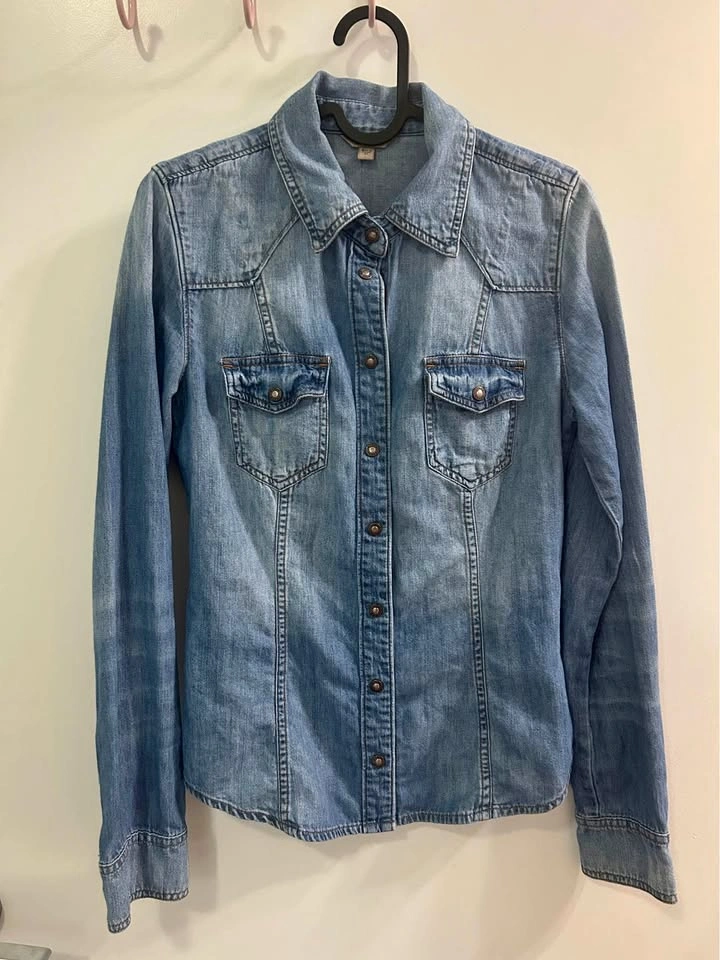 GUESS Light Wash Western Denim Snap Shirt XS